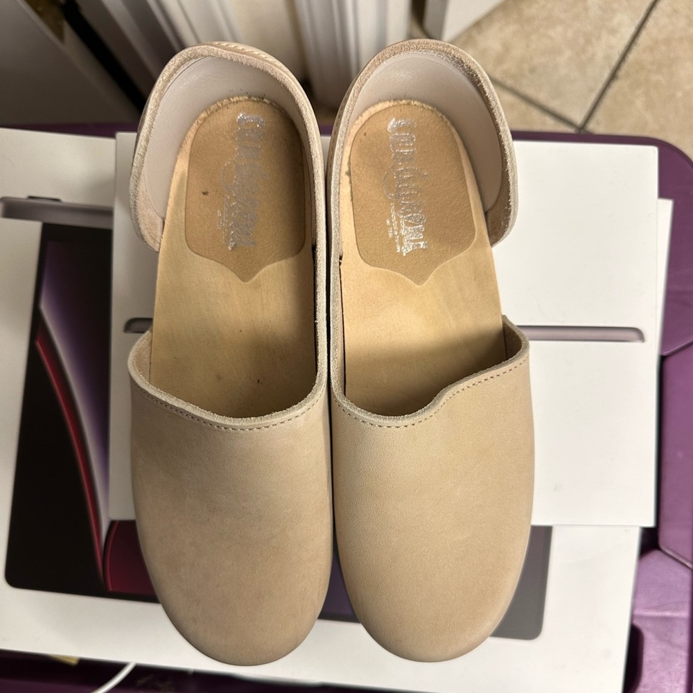 Sandgrens Clogs sand color size 37
